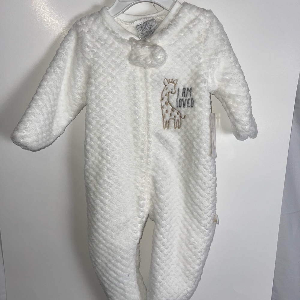 🩷Flash Sale 🩷 Little Me White Quilted Footie One Piece ‘I am loved’ Giraffe.